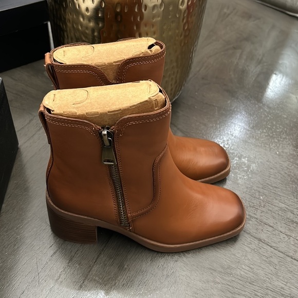 Naturalizer Emmy Block Heel Bootie in English Tea Leather (WIDE) - Picture 3 of 12